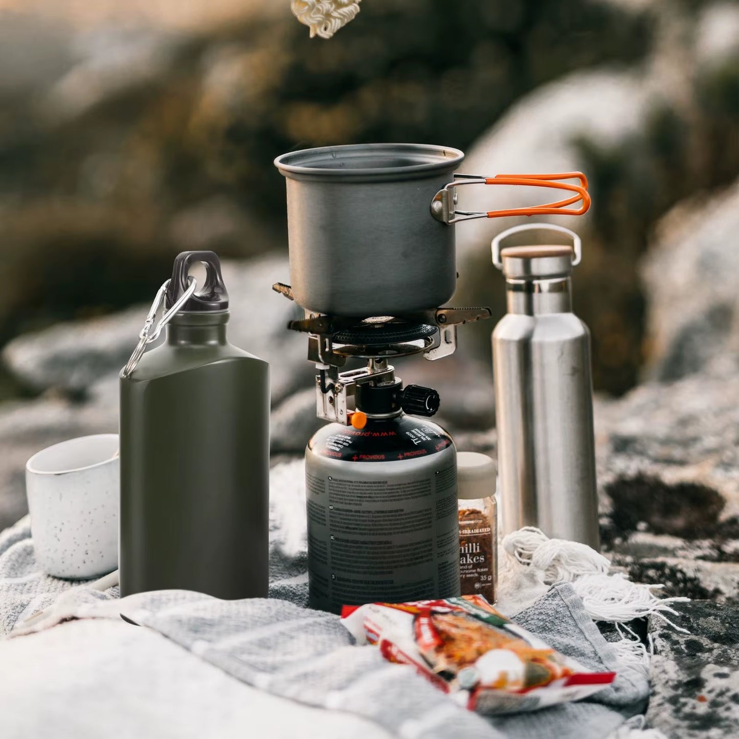 Portable Canteen Durable Flat Bottle Camping Water Canteen for Travel Flask Hiking Canteen Color Random Universal Camping Kettle